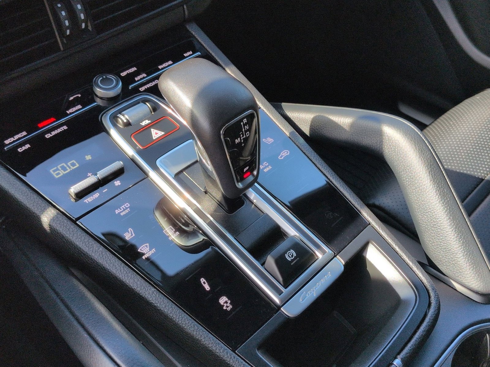 Certified 2023 Porsche Cayenne Platinum Edition w/ Premium Package image 20