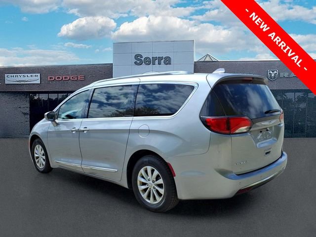 Used 2018 Chrysler Pacifica Touring-L Plus FWD image 4