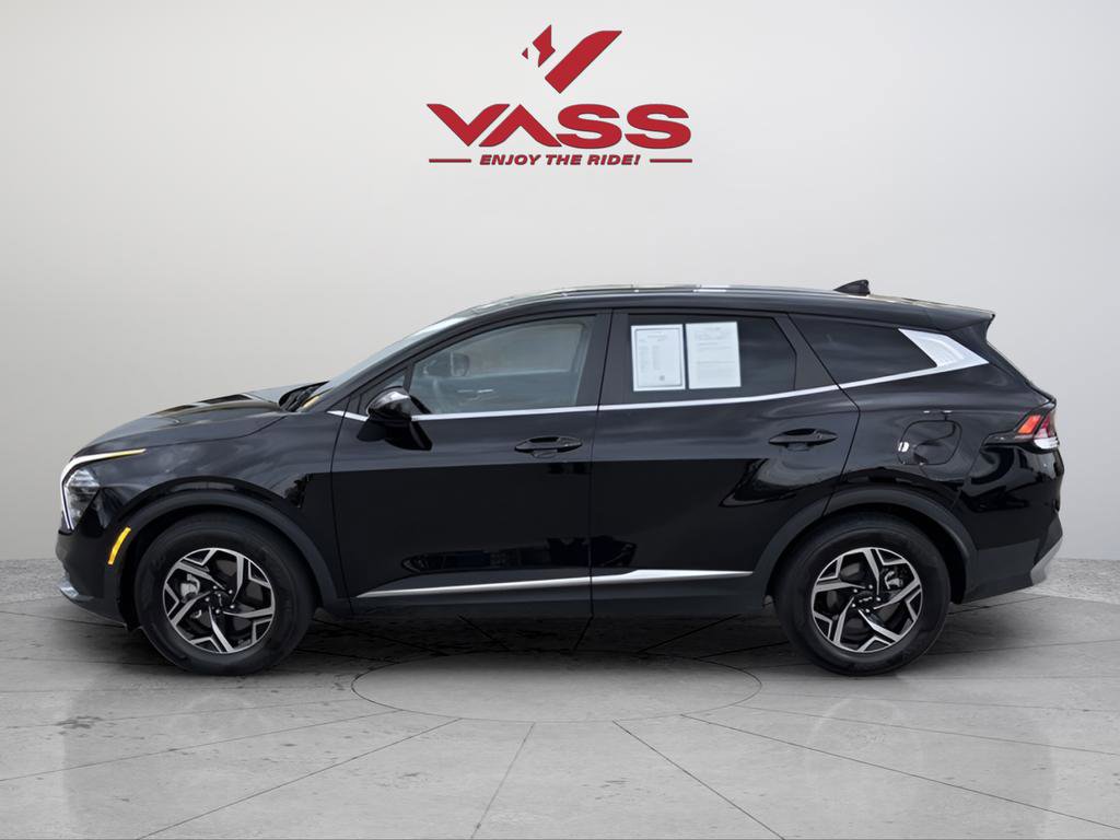 Used 2025 Kia Sportage LX FWD image 2