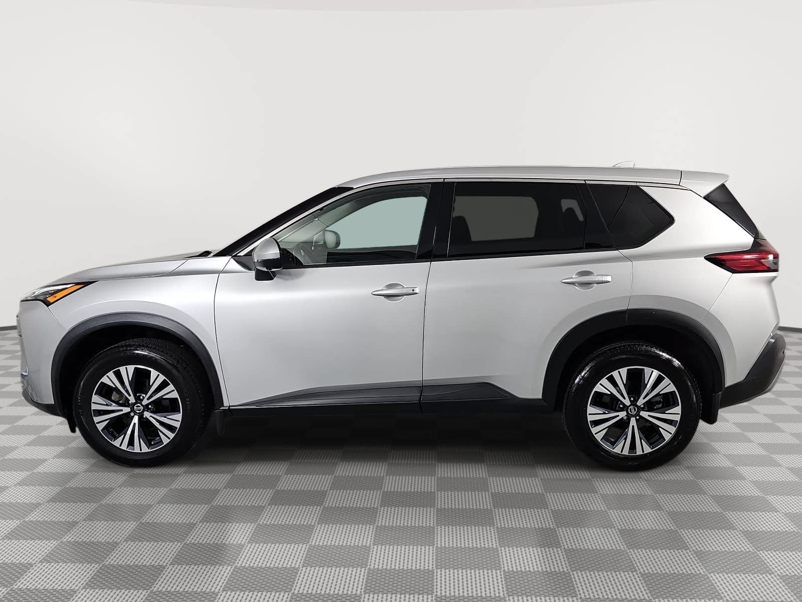 Used 2021 Nissan Rogue SV FWD image 5