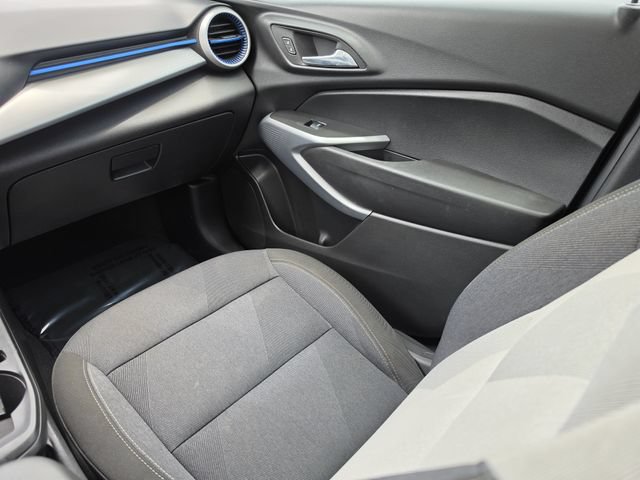 Used 2025 Chevrolet Trax LS w/ LS Convenience Package FWD image 17