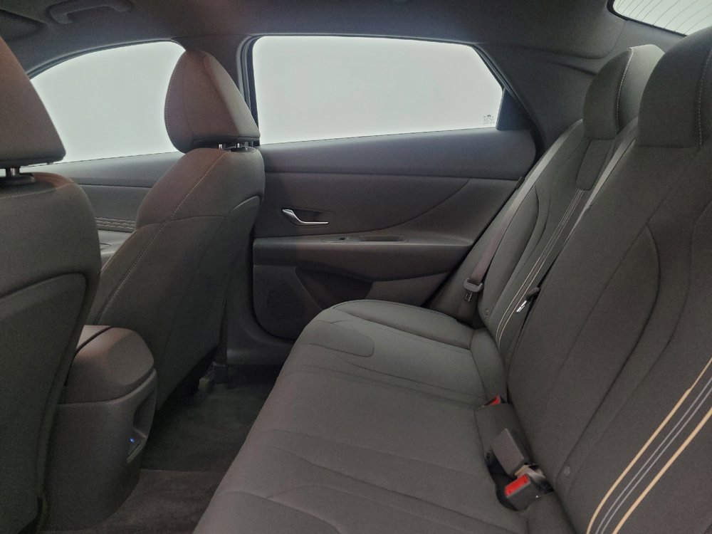 Used 2025 Hyundai Elantra Sport image 18