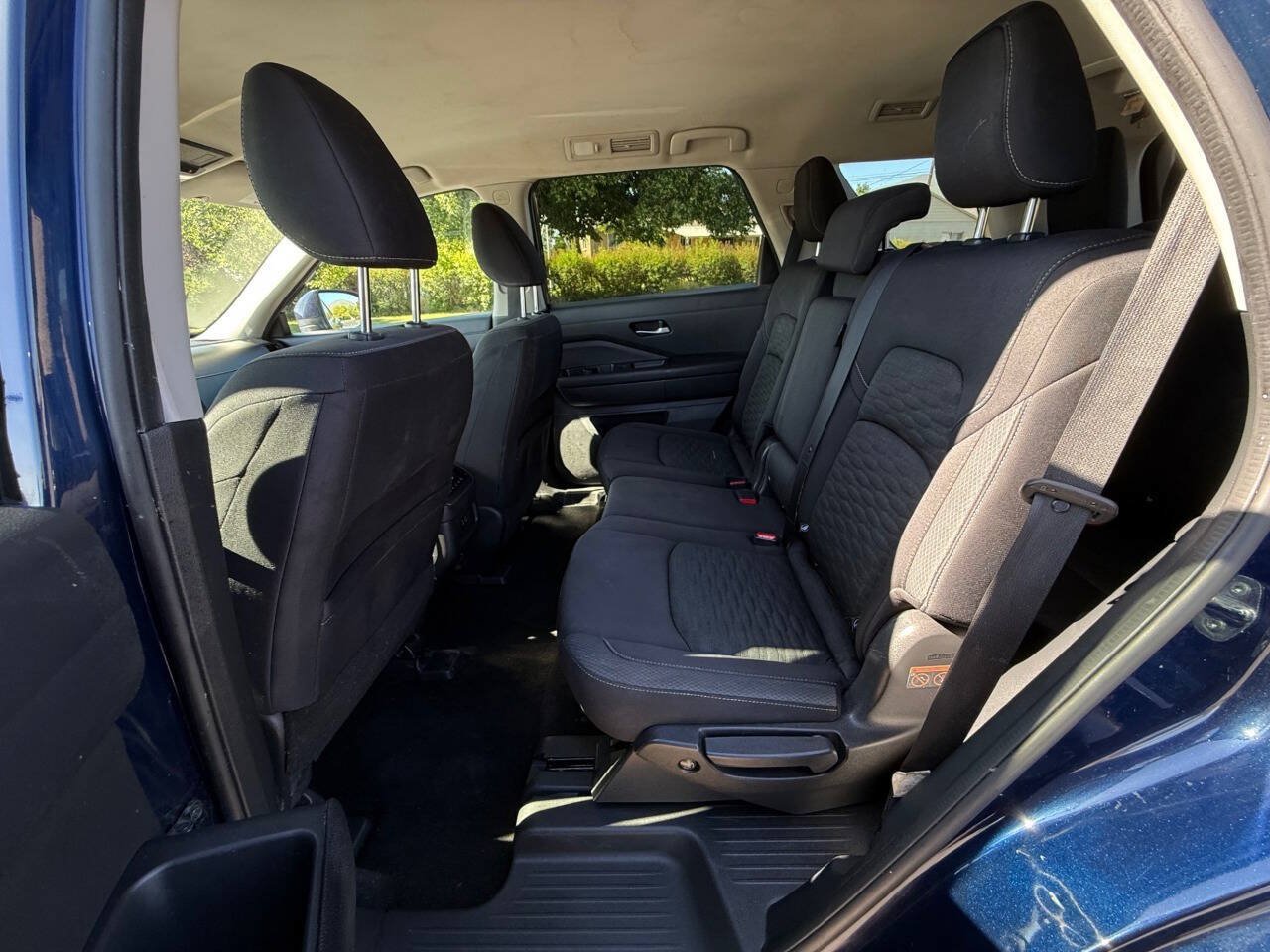 Used 2022 Nissan Pathfinder SV FWD image 11