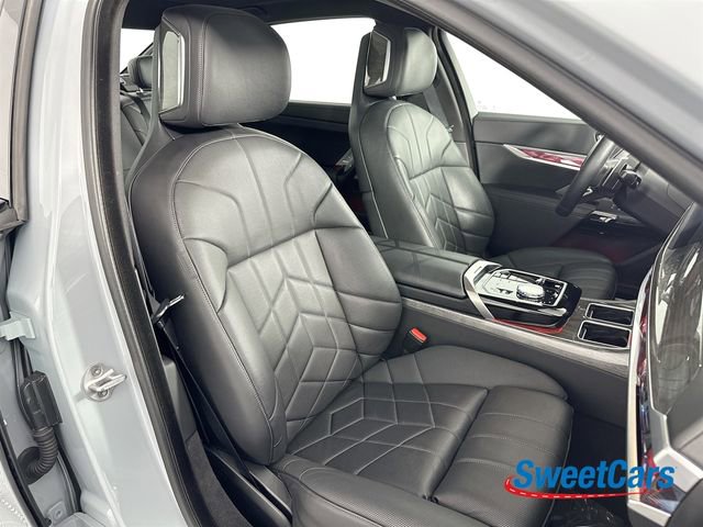 Used 2025 BMW 740i xDrive image 12