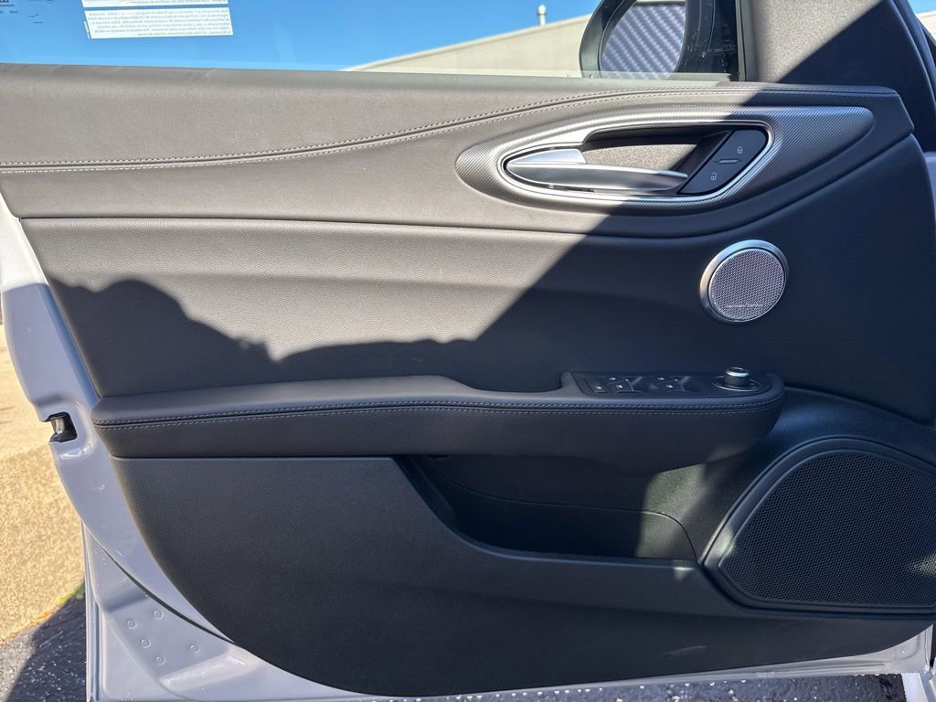 New 2025 Alfa Romeo Giulia AWD image 13