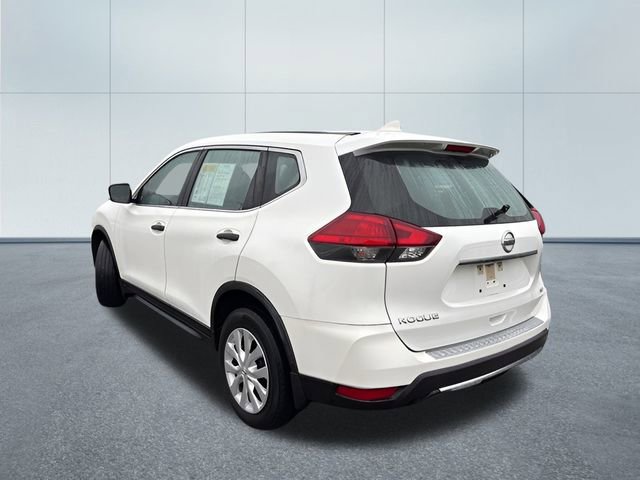 Used 2017 Nissan Rogue S image 2