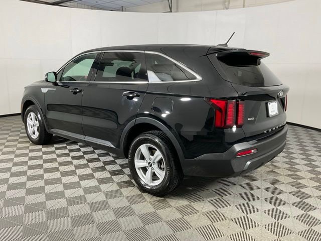 Used 2021 Kia Sorento LX image 4