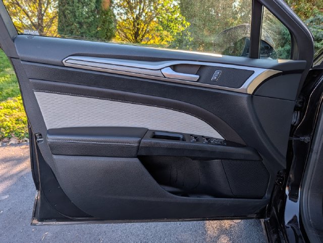 Used 2019 Ford Fusion SE w/ Equipment Group 151A FWD image 29