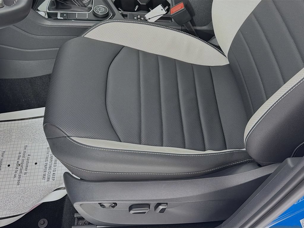 Certified 2025 Volkswagen Taos SEL AWD/4WD image 20