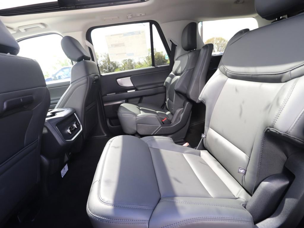 New 2026 Ford Expedition Active image 14