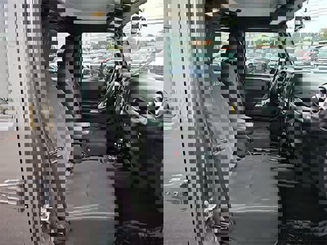 Used 2017 Jeep Wrangler Unlimited Sahara image 29