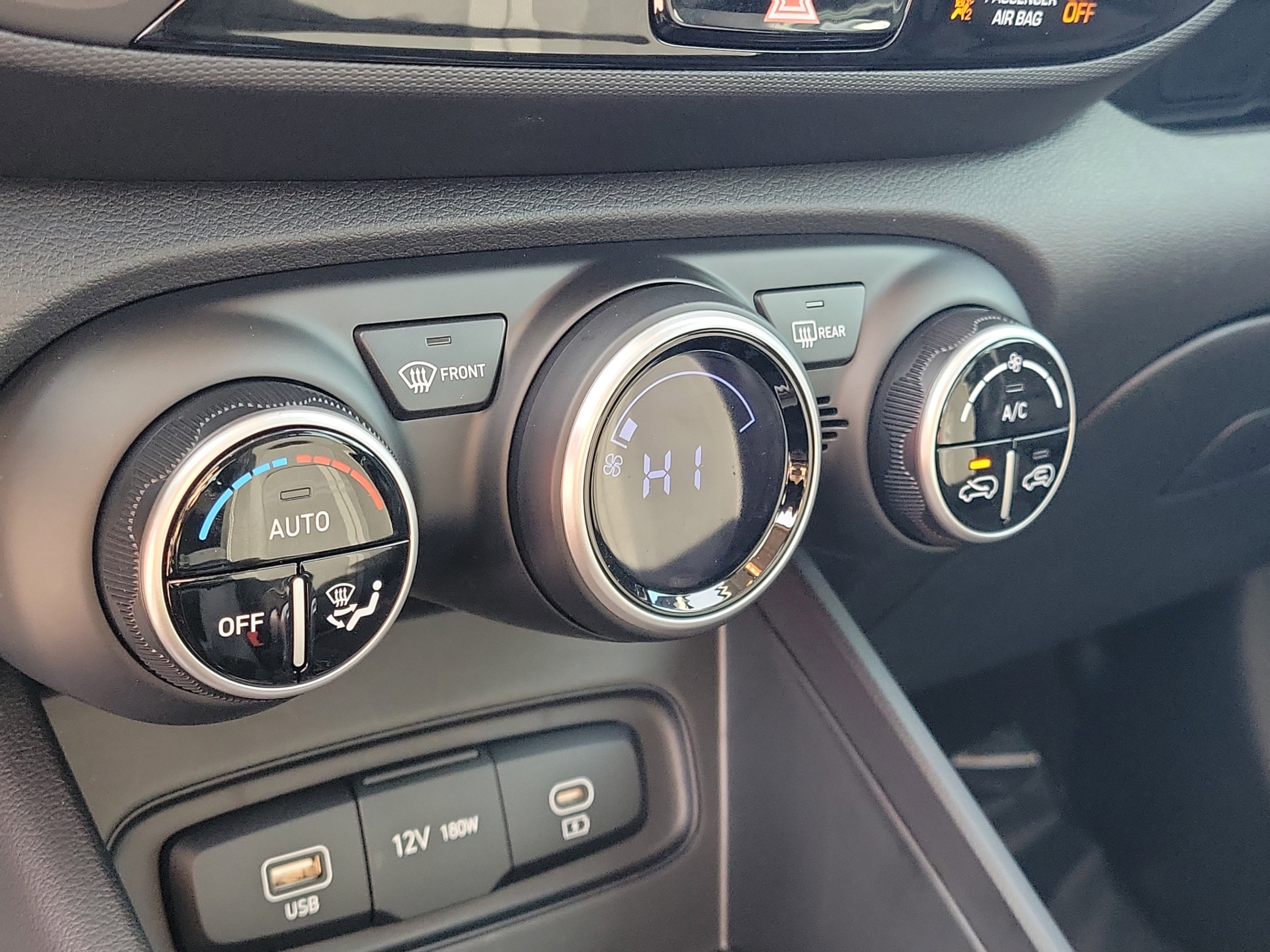Used 2025 Hyundai Venue SEL FWD image 16