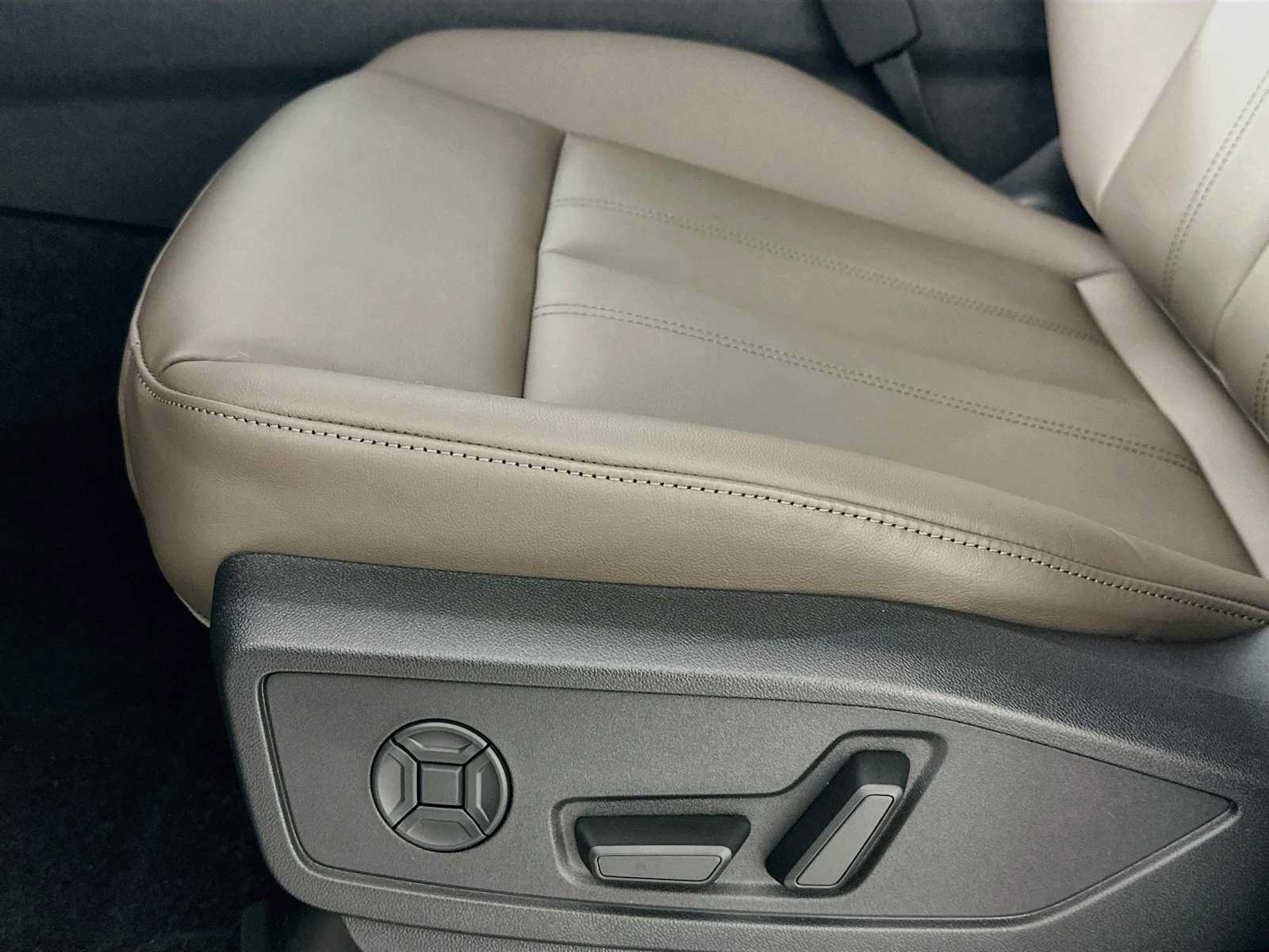 New 2026 Audi Q5 Premium AWD/4WD image 17