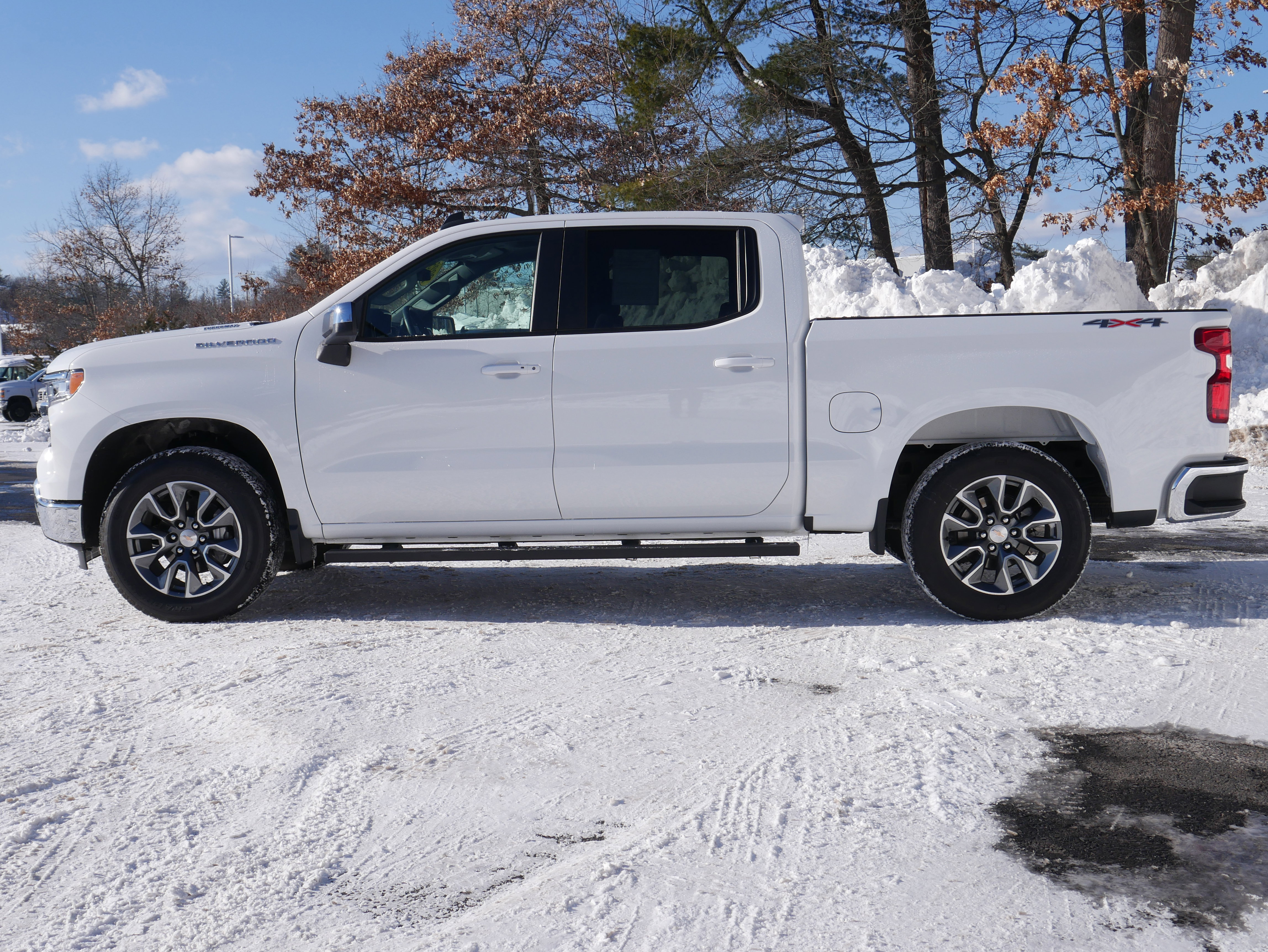 Certified 2025 Chevrolet Silverado 1500 LT AWD/4WD image 3