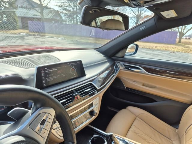 Used 2022 BMW 750i xDrive w/ Executive Package image 31