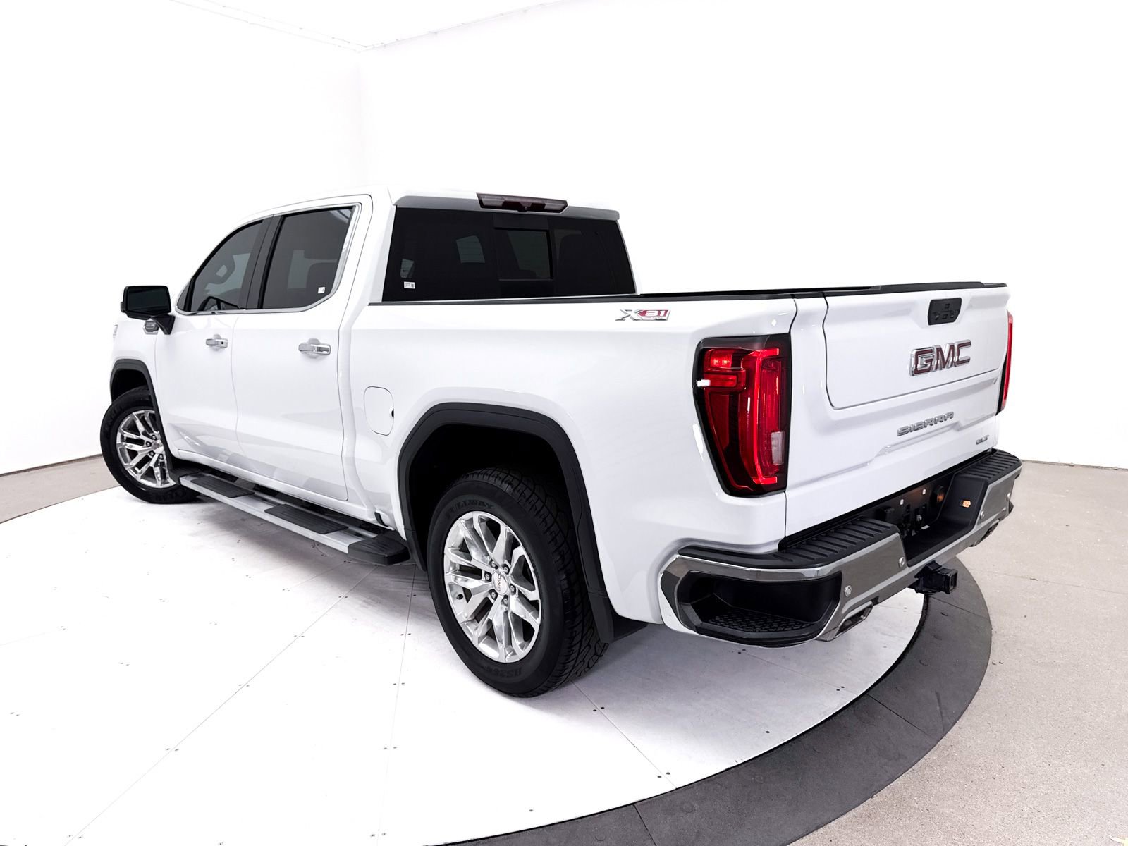 Used 2020 GMC Sierra 1500 SLT w/ SLT Premium Plus Package AWD/4WD image 2