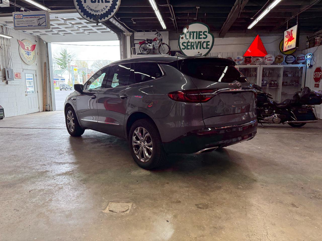 Used 2019 Buick Enclave Avenir AWD/4WD image 3