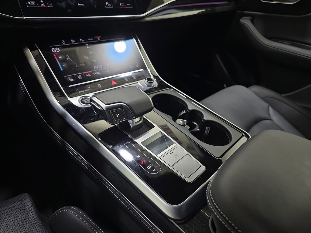 Used 2025 Audi Q8 Prestige w/ Prestige Package image 26
