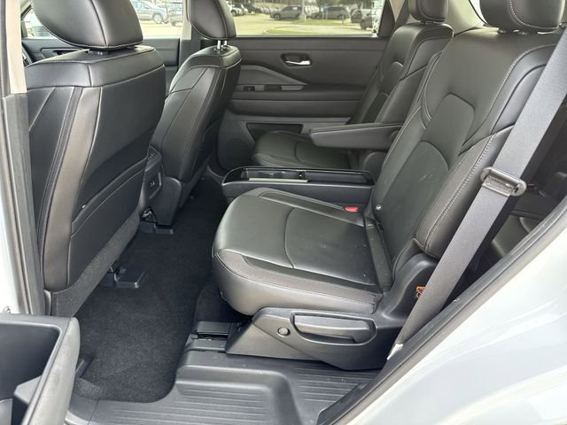 Used 2025 Nissan Pathfinder SL w/ SL Premium Package image 16