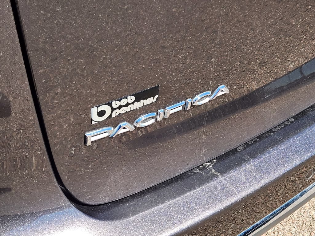 Used 2023 Chrysler Pacifica Touring-L FWD image 31
