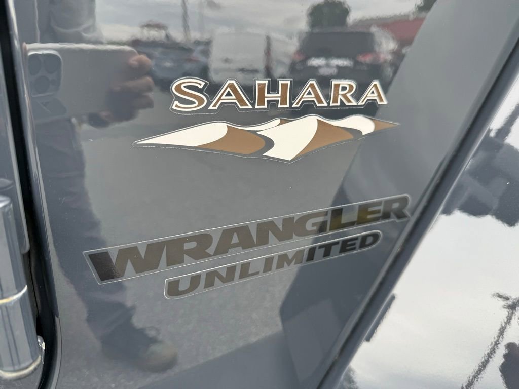 Used 2016 Jeep Wrangler Unlimited Sahara w/ Connectivity Group image 9