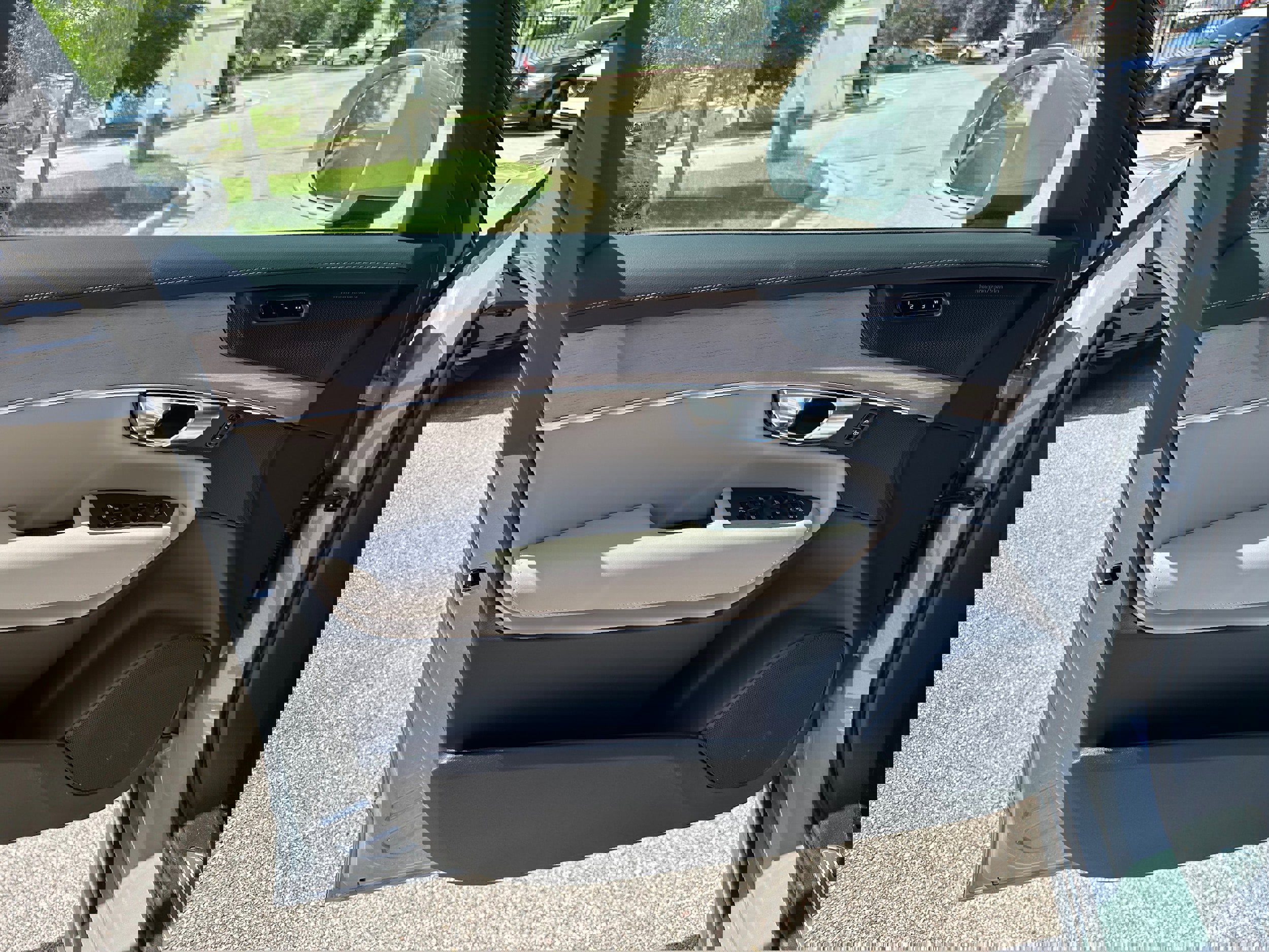 New 2026 Volvo XC90 T8 Plus image 18