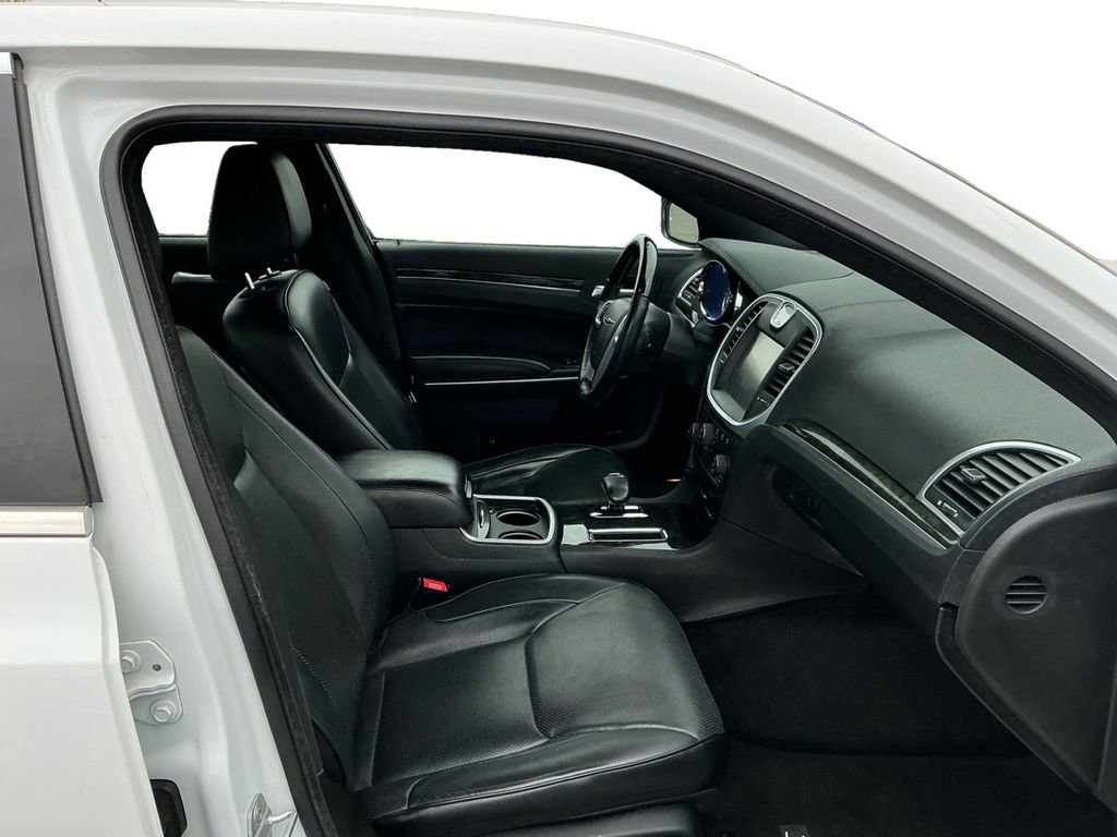 Used 2013 Chrysler 300 C w/ Light Group image 22