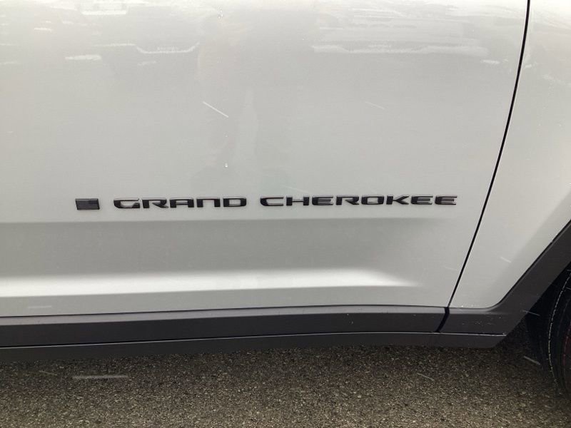 New 2025 Jeep Grand Cherokee L Altitude image 10
