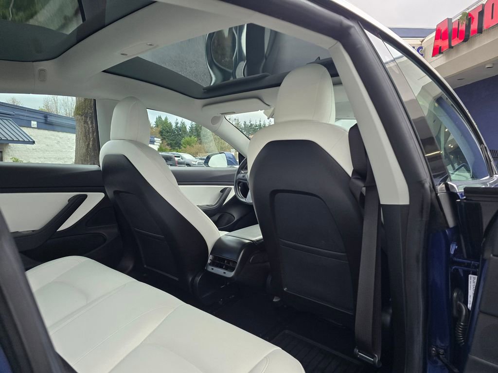 Used 2019 Tesla Model 3 Standard Range image 16