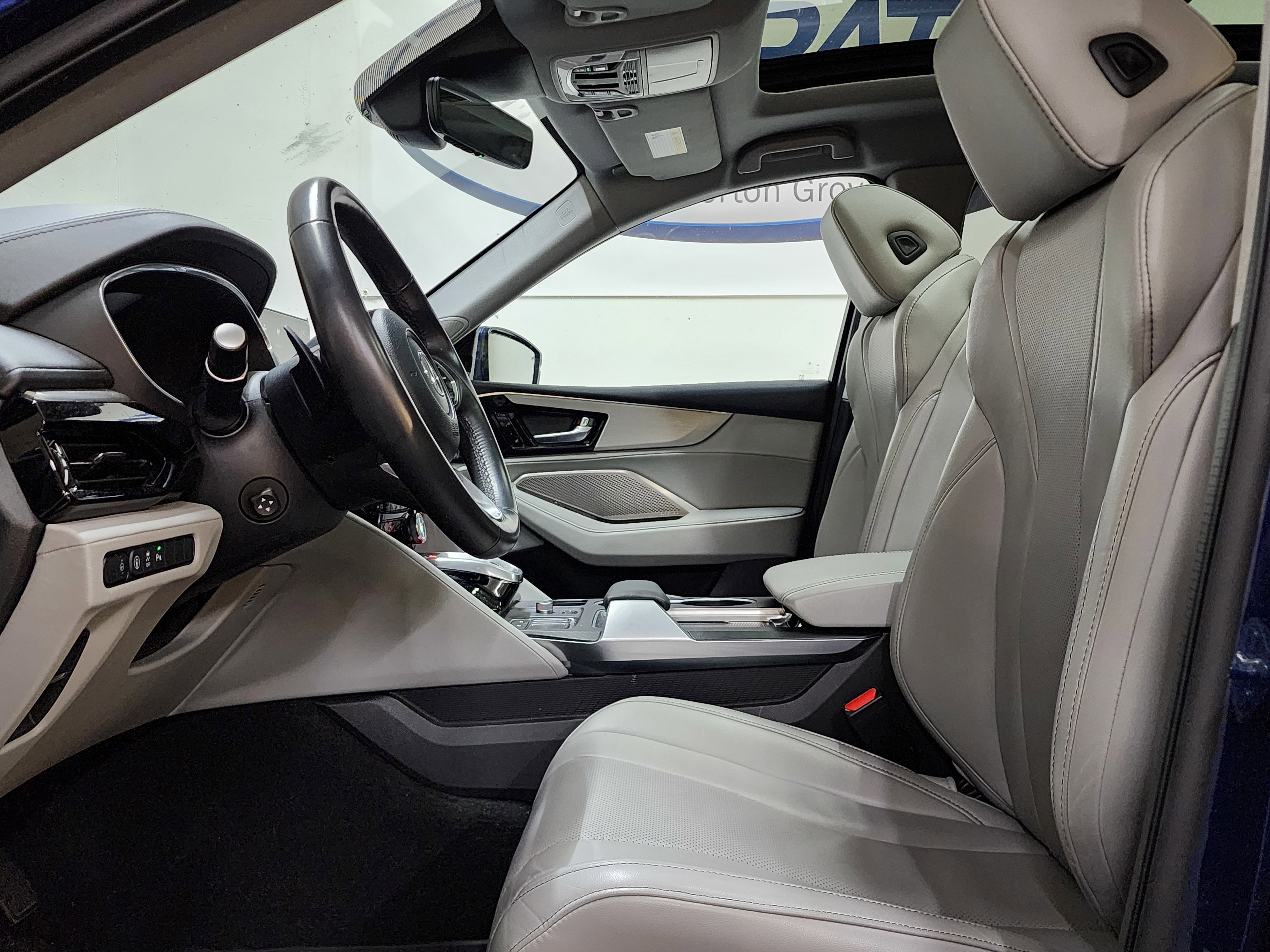 Used 2024 Acura MDX SH-AWD w/ Technology Package image 13