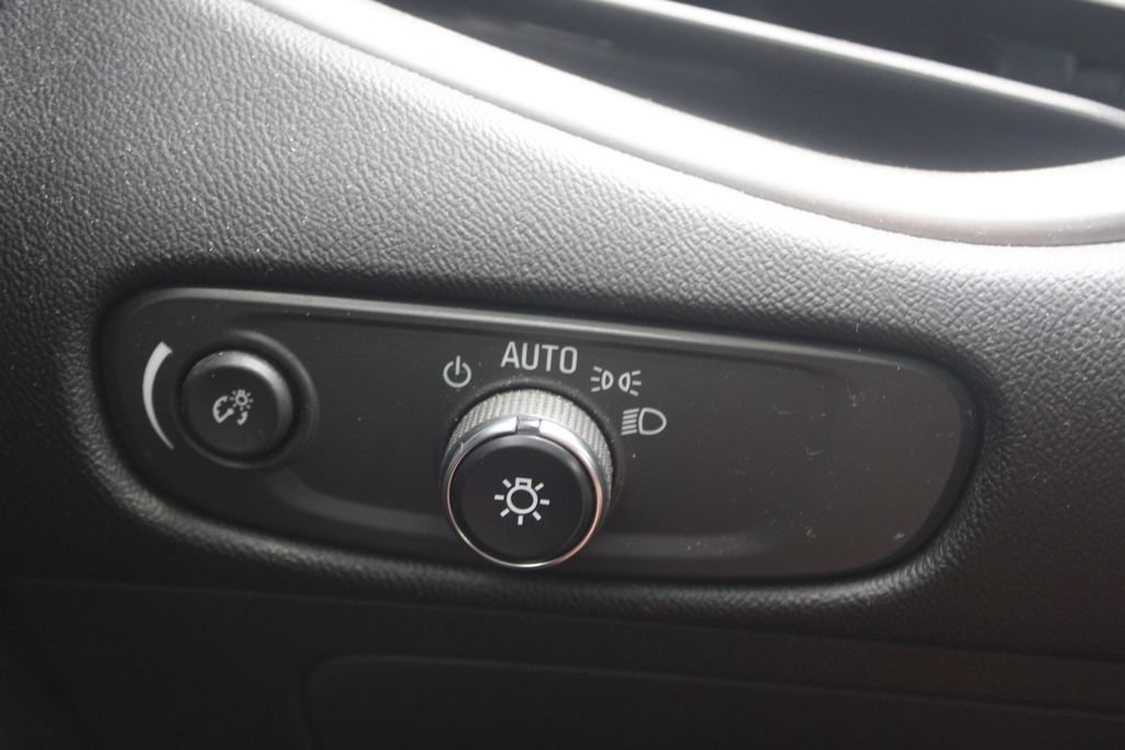 Used 2022 Chevrolet Malibu LT FWD image 27