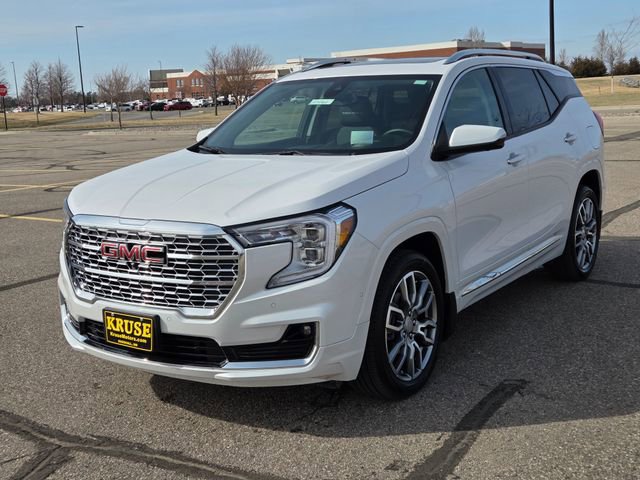 Used 2024 GMC Terrain Denali w/ Denali Premium Package image 8