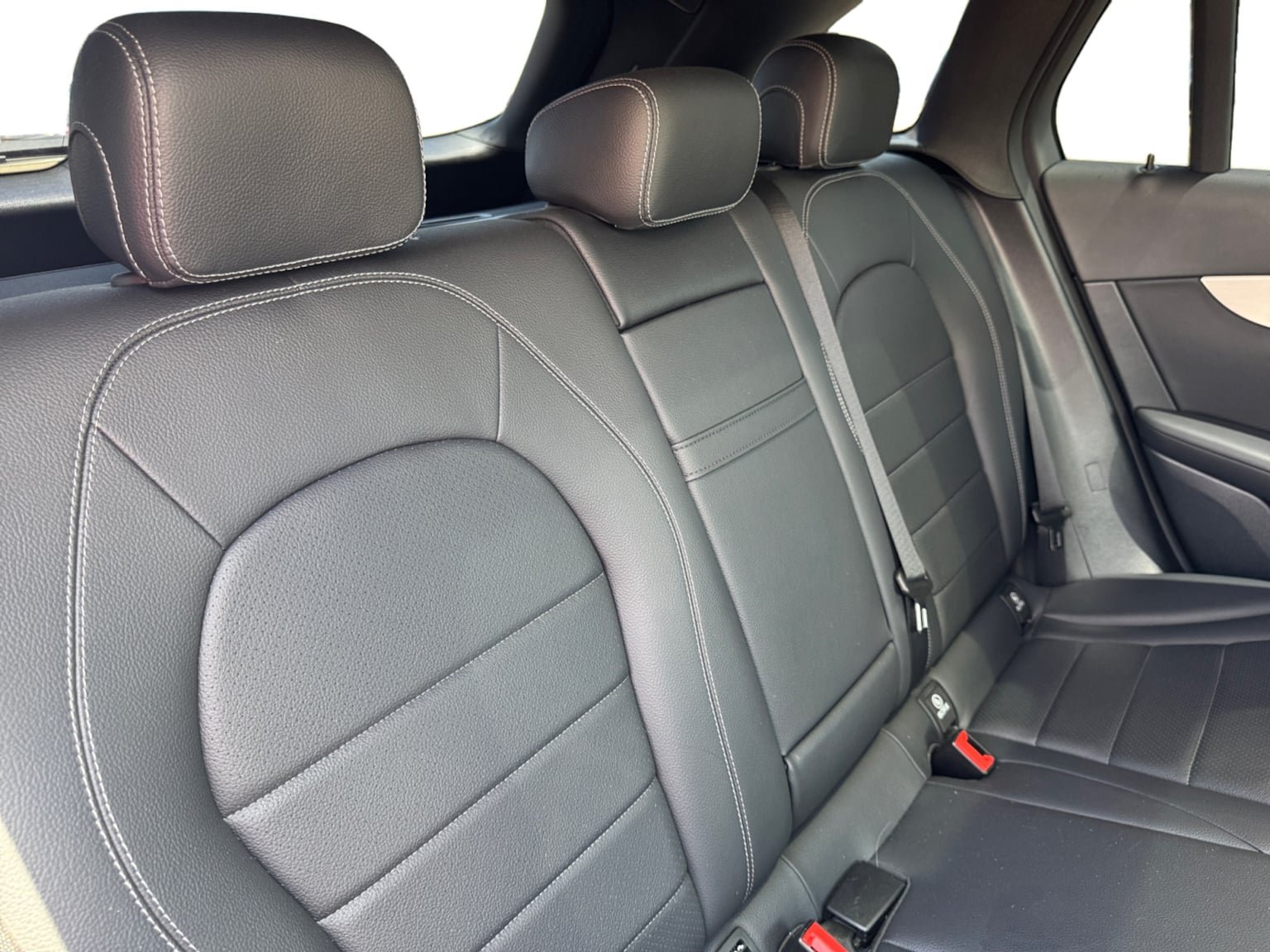 Used 2021 Mercedes-Benz GLC 300 4MATIC w/ Premium Package image 18