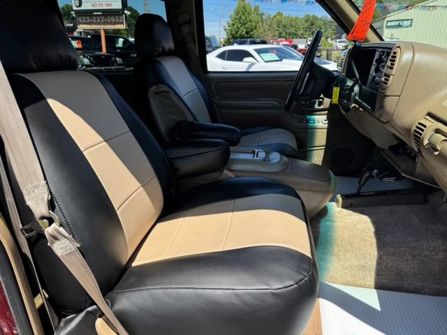 Used 1995 GMC Suburban 2500 AWD/4WD image 17