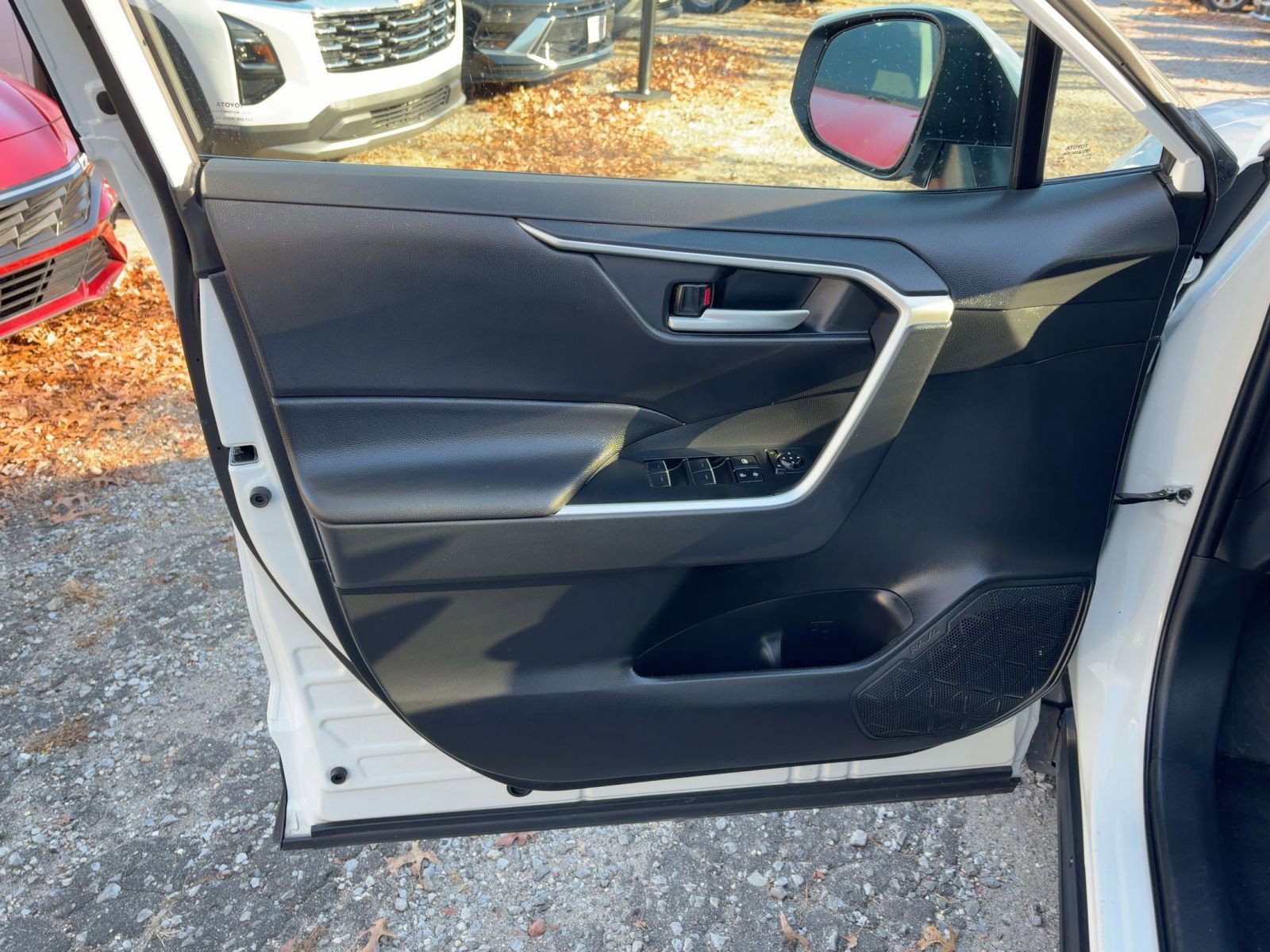 Used 2025 Toyota RAV4 XLE image 24