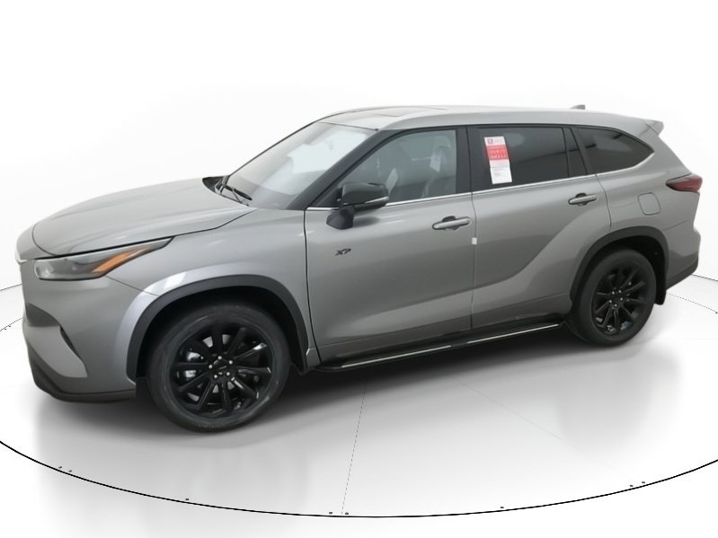 New 2026 Toyota Highlander XLE image 2