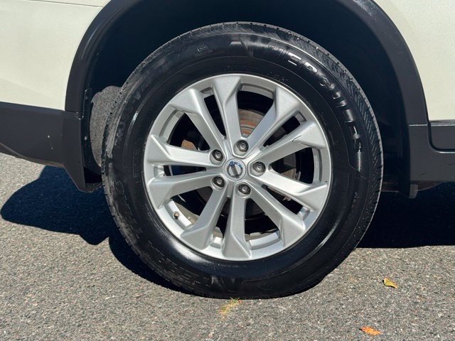 Used 2016 Nissan Rogue SV w/ SV Family Package AWD/4WD image 17