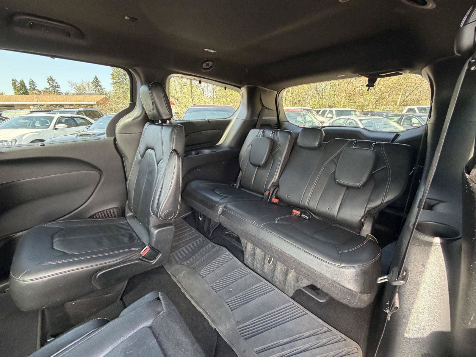 Used 2021 Chrysler Pacifica Touring-L w/ S Appearance Package AWD/4WD image 20