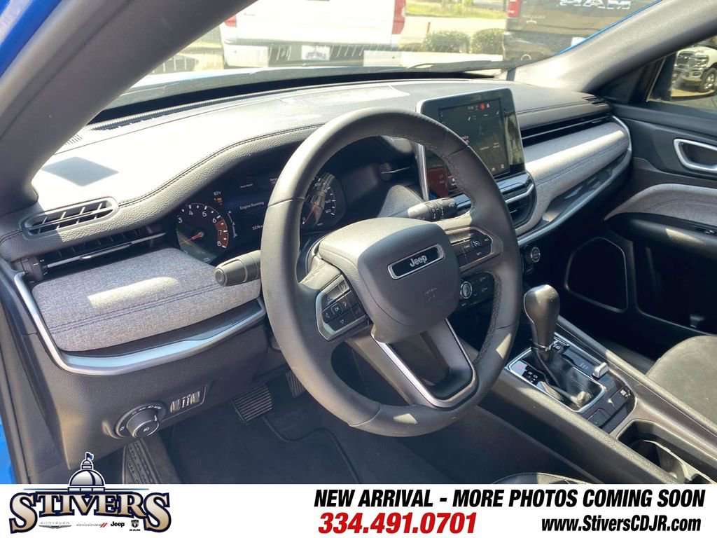Used 2025 Jeep Compass Latitude image 52