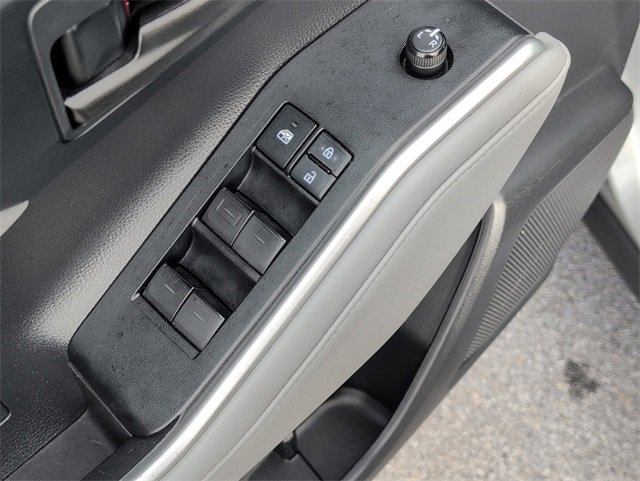 Used 2021 Toyota Highlander LE image 12