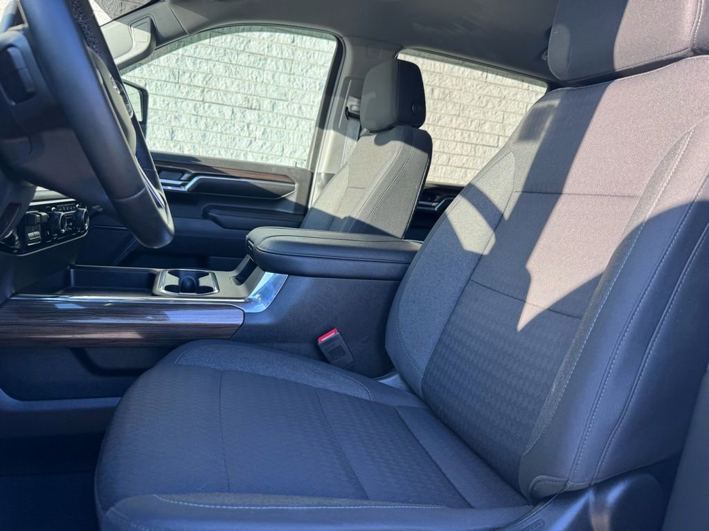 Used 2024 Chevrolet Silverado 3500 LT w/ Z71 Sport Edition image 14