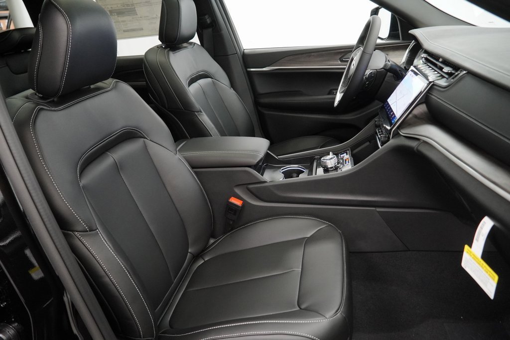 New 2025 Jeep Grand Cherokee Limited w/ Trailer Tow Package image 34