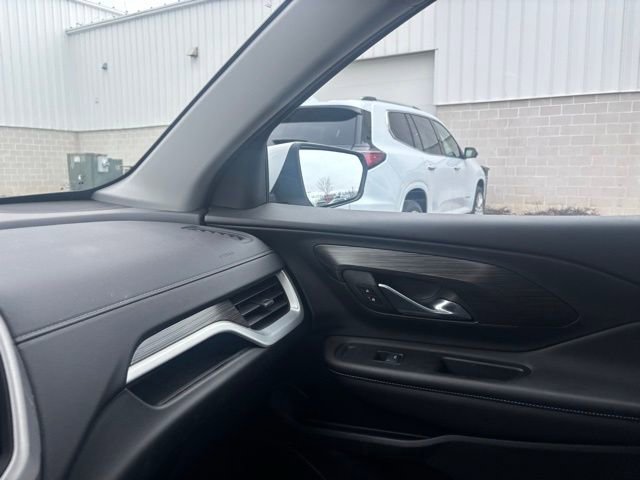 Used 2023 GMC Terrain SLE w/ Driver Convenience Package image 14