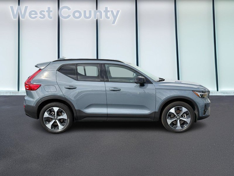 Used 2023 Volvo XC40 B5 Plus w/ Protection Package Premier AWD/4WD image 2
