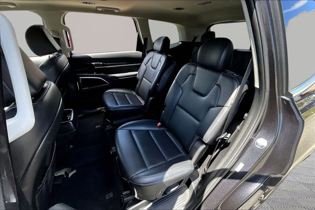 Used 2025 Kia Telluride S image 18