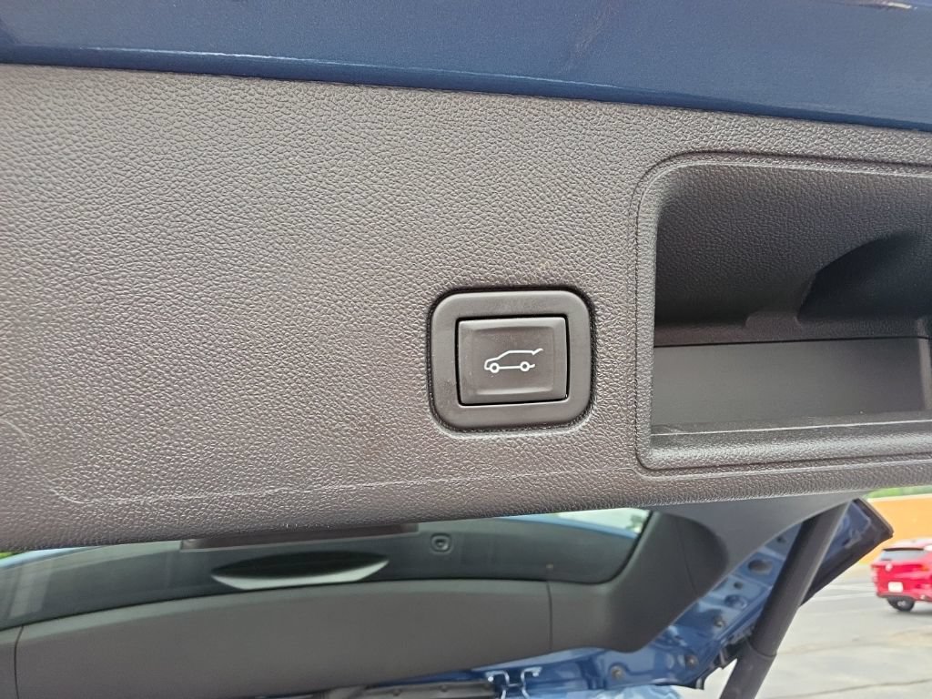 Used 2024 GMC Terrain SLT w/ Elevation Edition FWD image 16