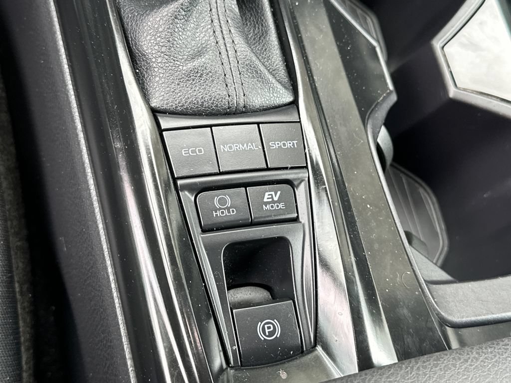 Used 2025 Toyota Camry SE FWD image 26