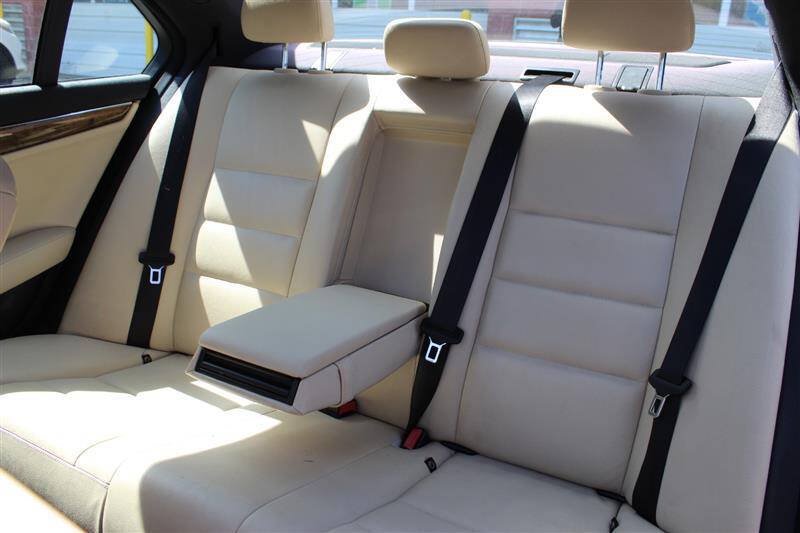 Used 2008 Mercedes-Benz C 350 Sport image 24