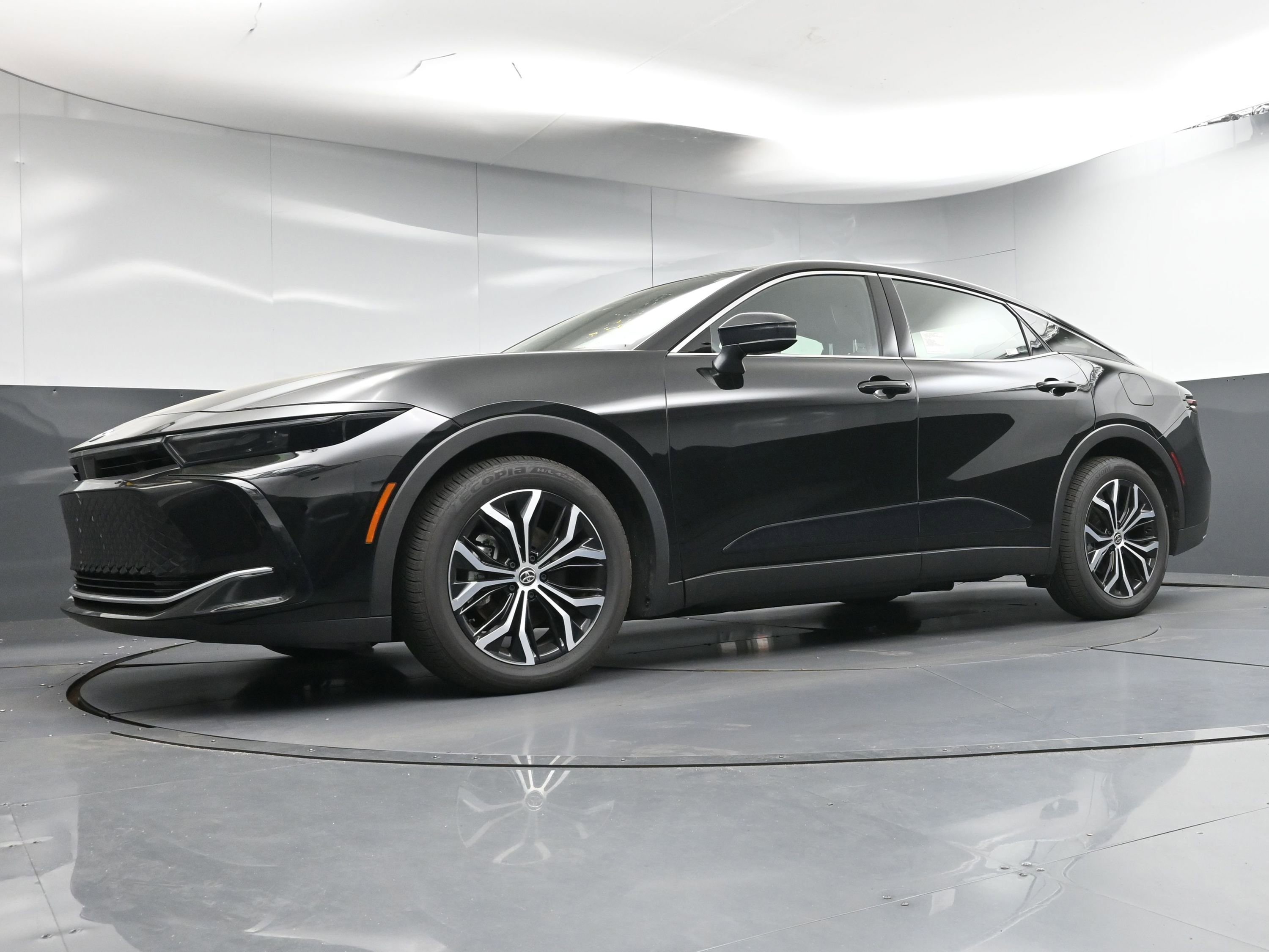 Certified 2025 Toyota Crown XLE image 23