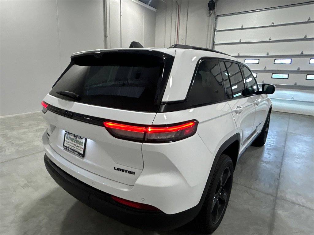 New 2025 Jeep Grand Cherokee Limited w/ Luxury Tech Group II image 6